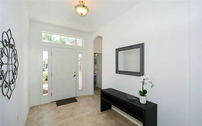 Lakewood Ranch Real Estate Staging - Foyer Staging